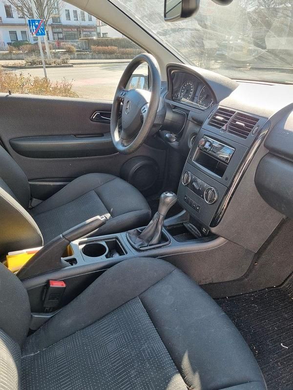 Gebraucht Mercedes A160 95 PS (69 kW) 2012 Silber Van / Kleinbus