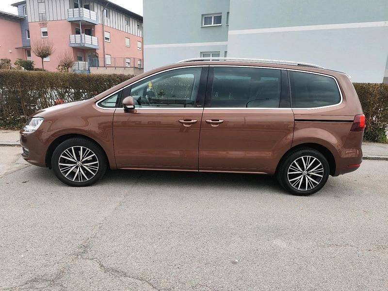 Gebraucht VW Sharan 150 PS (110 kW) 2016 Braun Van / Kleinbus