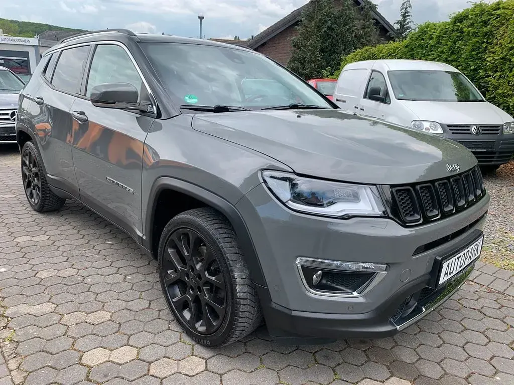 Gebraucht Jeep Compass Limited 150 PS (110 kW) 2020 Grau SUV