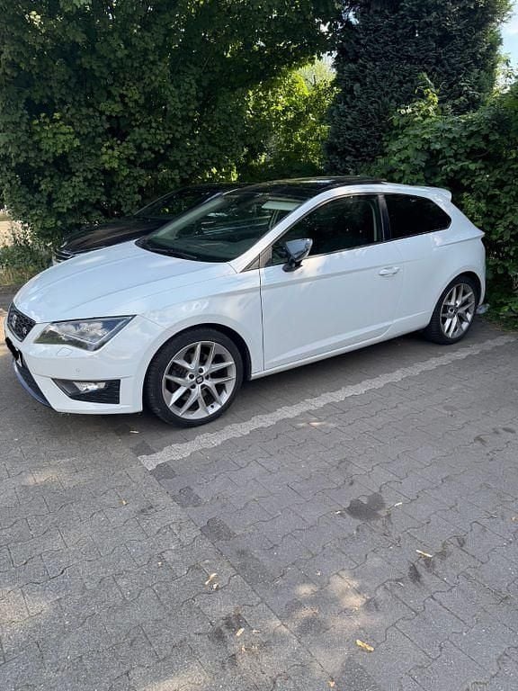 Weiß Gebraucht 2014 Seat Leon SC FR Kleinwagen | 9.999 € (Fairer Preis) - Bild 1/4