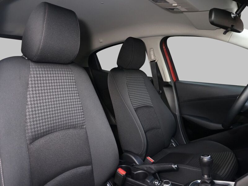 Rot Gebraucht 2017 Mazda 2 Kizoku Kleinwagen | 15.448 € (Fairer Preis) - Bild 1/2