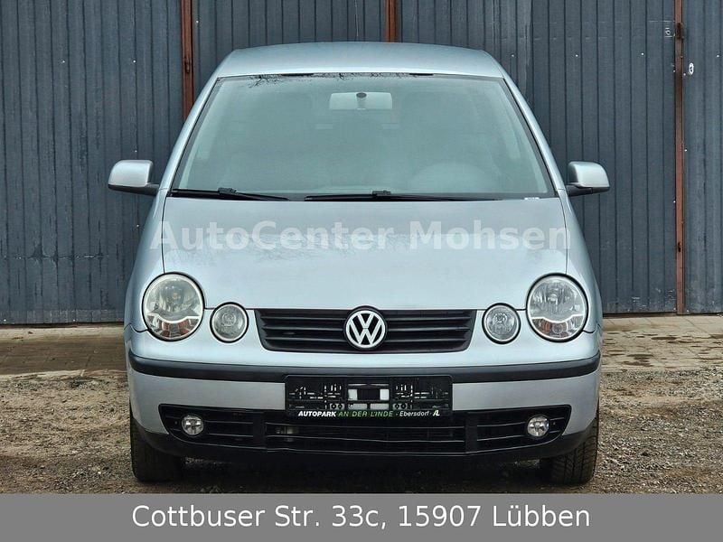 Gebraucht VW Polo Basis 64 PS (47 kW) 2004 Reflexsilber metallic Kleinwagen