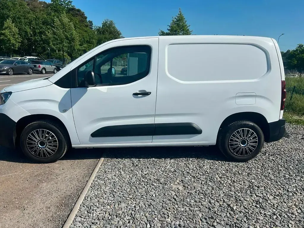 Gebraucht Peugeot Partner 110 PS (80 kW) 2020 Weiß Van / Kleinbus