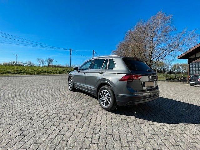 Second-hand VW Tiguan Comfortline 150 CP (110 kW) 2017 Gri SUV