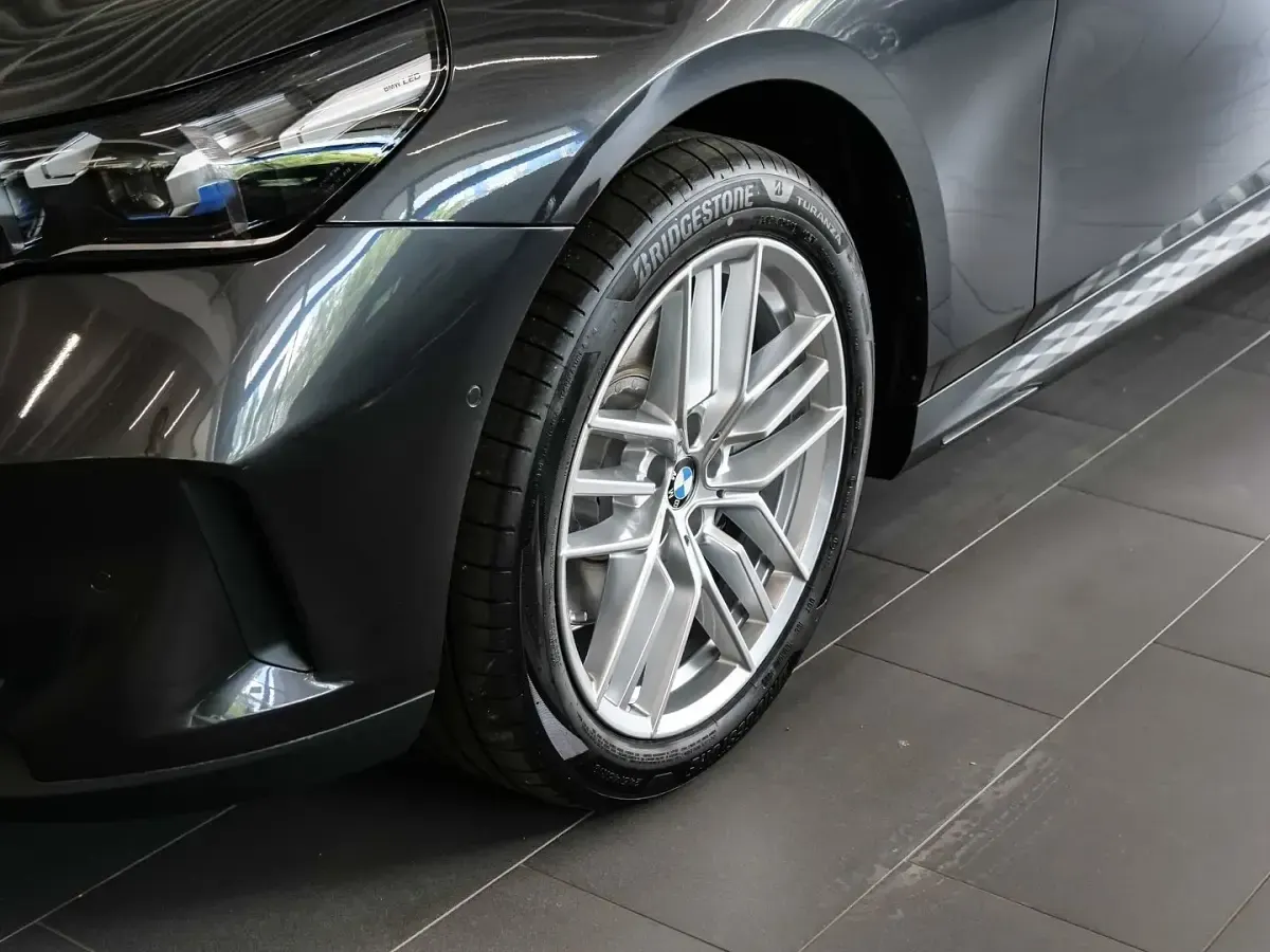 Neu BMW 540 Sport Line 286 PS (210 kW) 2025 Grau Limousine