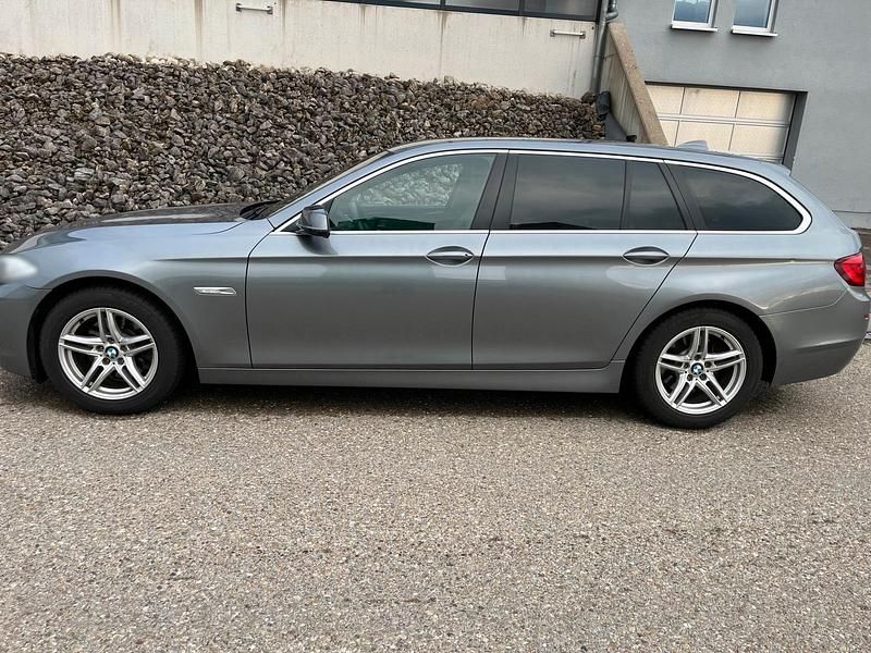 Gebraucht BMW 520 184 PS (135 kW) 2012 Grau Kombi