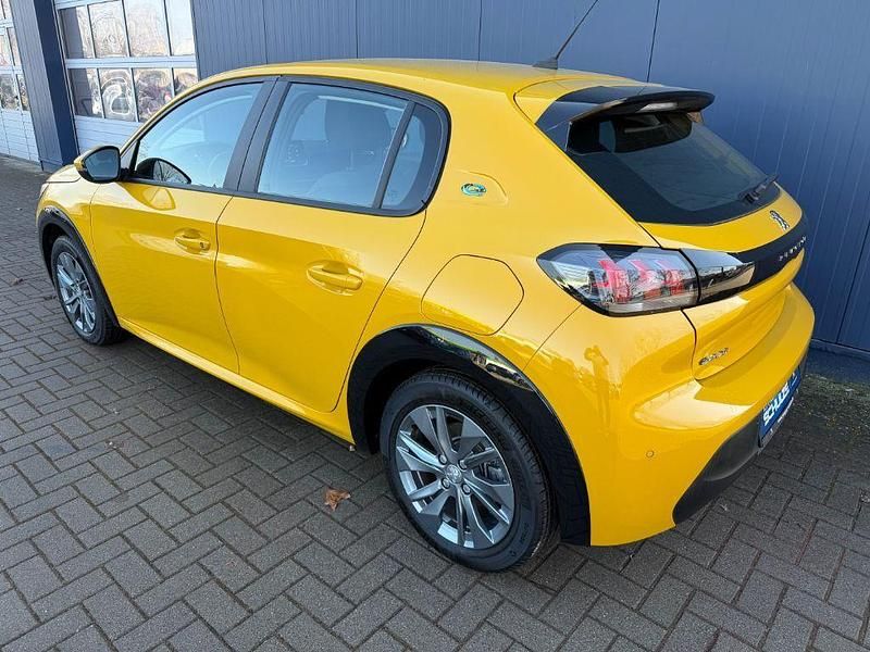 Gebraucht Peugeot e-208 Active 100 kW (136 PS) 2021 Gelb Kleinwagen