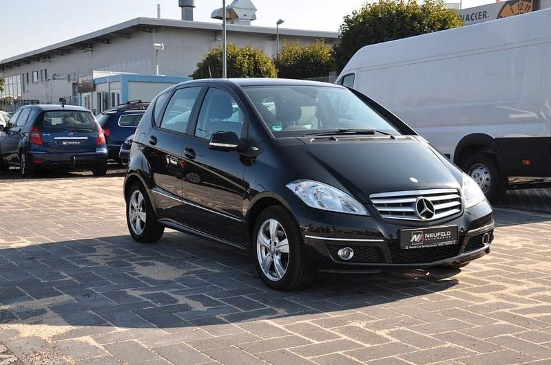 Gebraucht Mercedes A180 109 PS (80 kW) 2012 Schwarz Kleinwagen