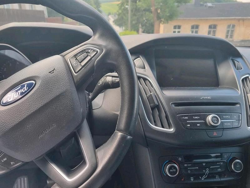 Gebraucht Ford Focus Business Edition 101 PS (74 kW) 2017 Grau Kombi