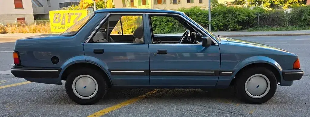 Gebraucht Ford Orion 90 PS (66 kW) 1983 Blau Limousine