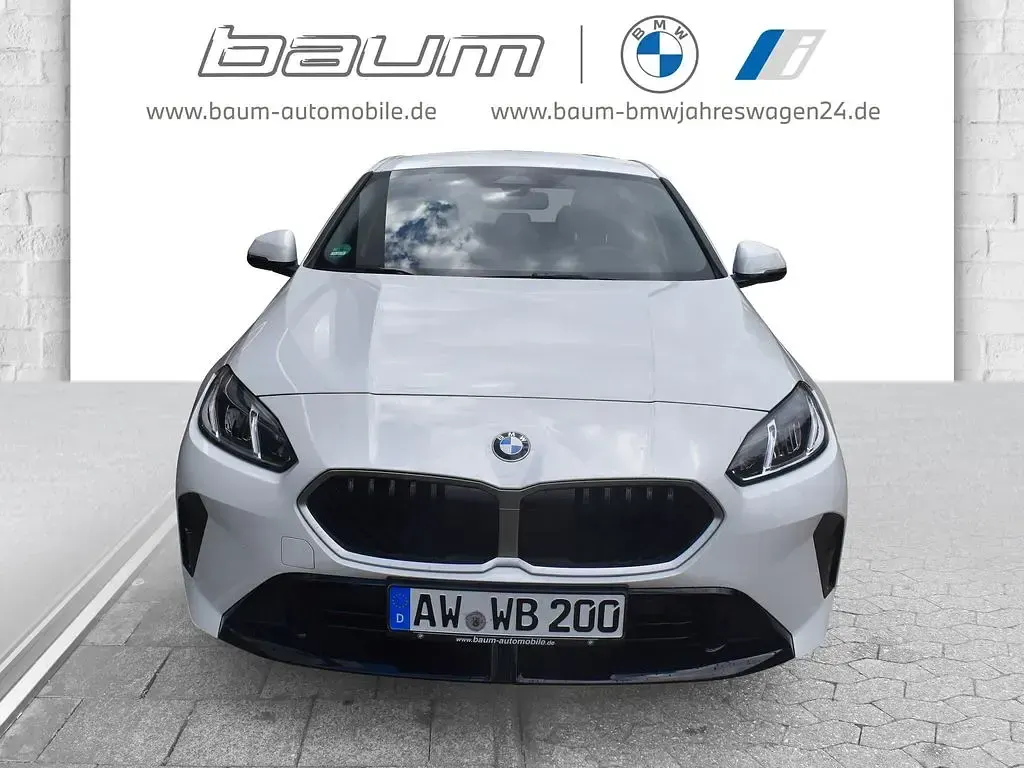 Gebraucht BMW 120 Sport Line 156 PS (114 kW) 2025 Alpinweiß uni Kleinwagen
