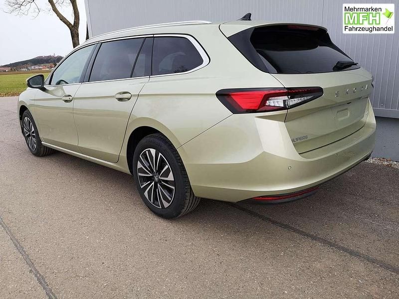 Nowe Skoda Superb Selection 220 KM (161 kW) 2025 Żółty Kombi