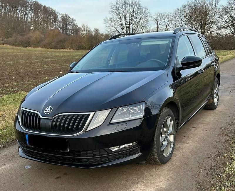 Schwarz Gebraucht 2018 Skoda Octavia Ambition Kombi | 14.199 € (Fairer Preis) - Bild 1/4