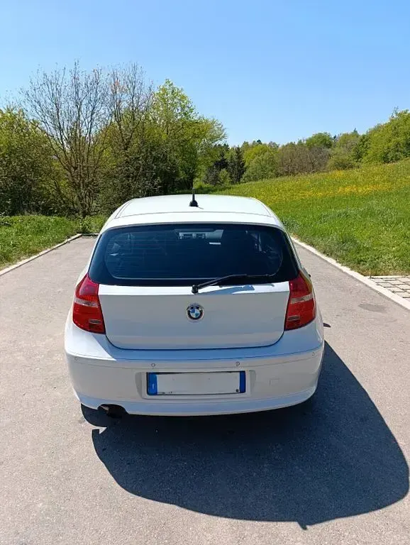 Używany BMW 116 Advantage 122 KM (89 kW) 2011 Biały Hatchback