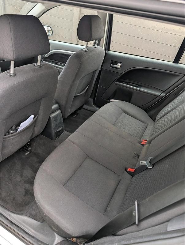 Gebraucht Ford Mondeo 125 PS (91 kW) 2003 Silber Kombi