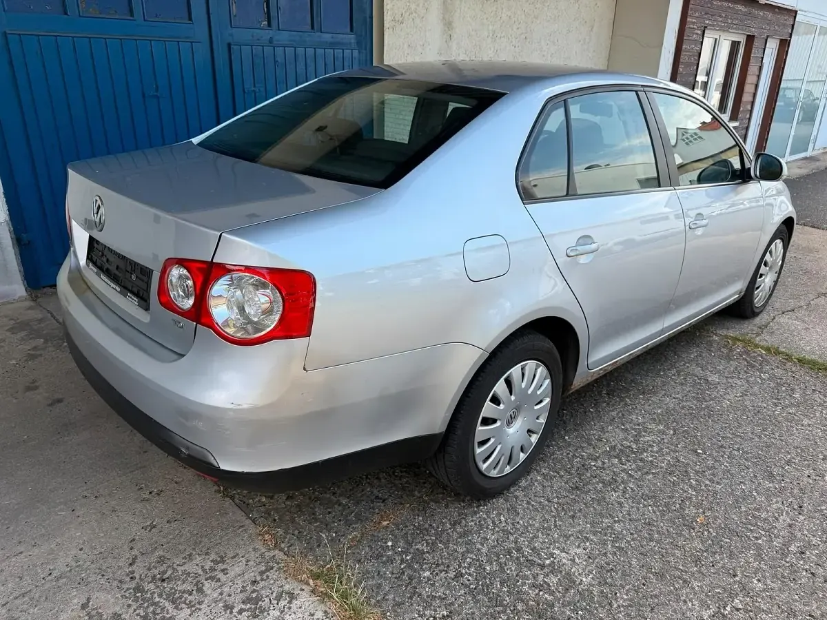 Gebraucht VW Jetta Trendline 105 PS (77 kW) 2007 Silber Limousine