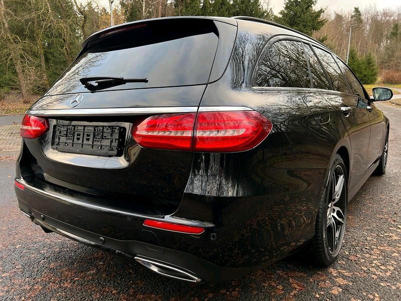 Schwarz Gebraucht 2019 Mercedes E400 AMG line Kombi | 25.900 € (Fairer Preis) - Bild 1/4