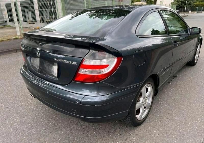 Gebraucht Mercedes C180 143 PS (105 kW) 2007 Grau Coupé