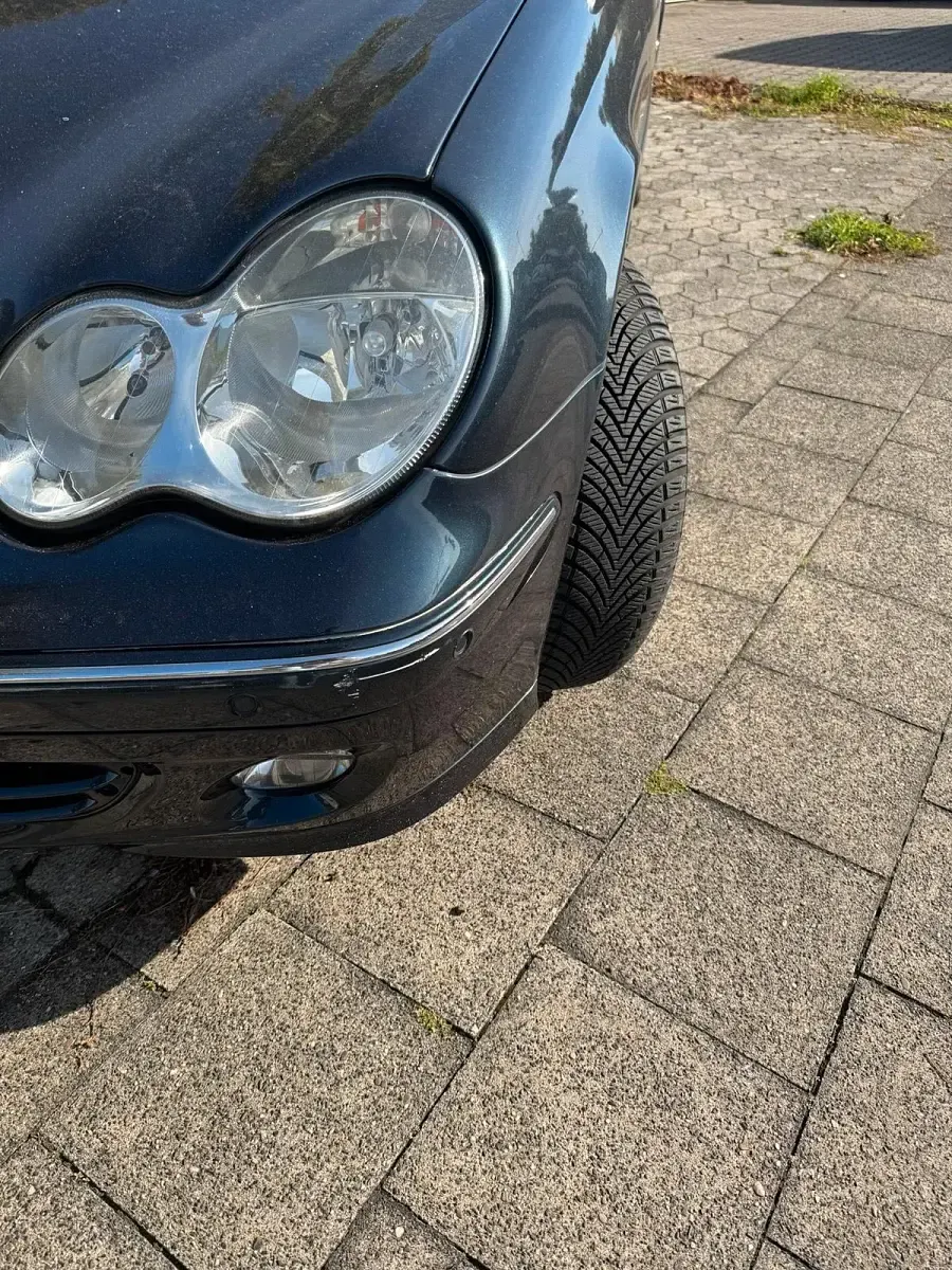 Gebraucht Mercedes 180 143 PS (105 kW) 2004 Blau Limousine