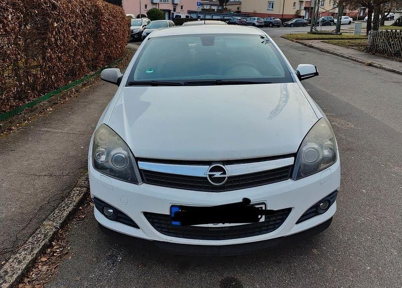 Gebraucht Opel Astra GTC Selection 90 PS (66 kW) 2009 Weiß Limousine
