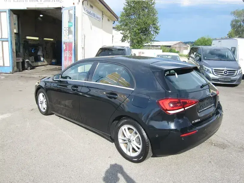 Gebraucht Mercedes A180 Avantgarde 116 PS (85 kW) 2019 Schwarz metallic Coupé