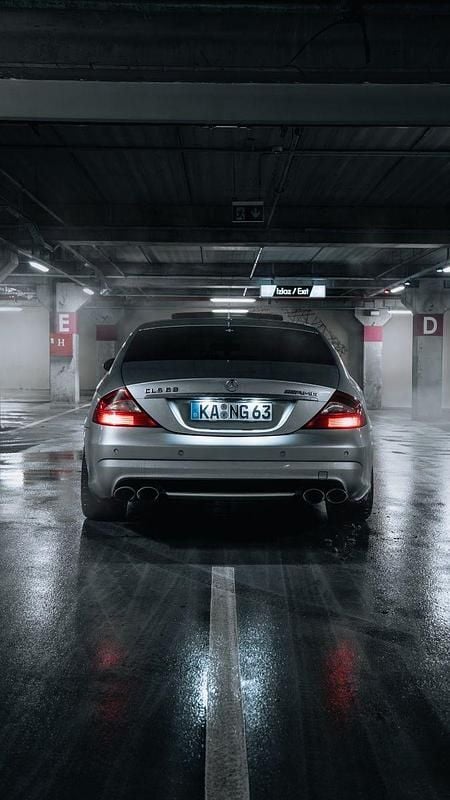 Grau Gebraucht 2007 Mercedes CLS63 AMG AMG Coupé | 10.999 € - Bild 1/4