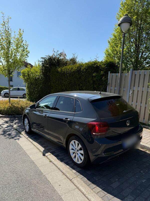 Grau Gebraucht 2018 VW Polo Highline Kleinwagen | 13.950 € (Guter Preis) - Bild 1/4
