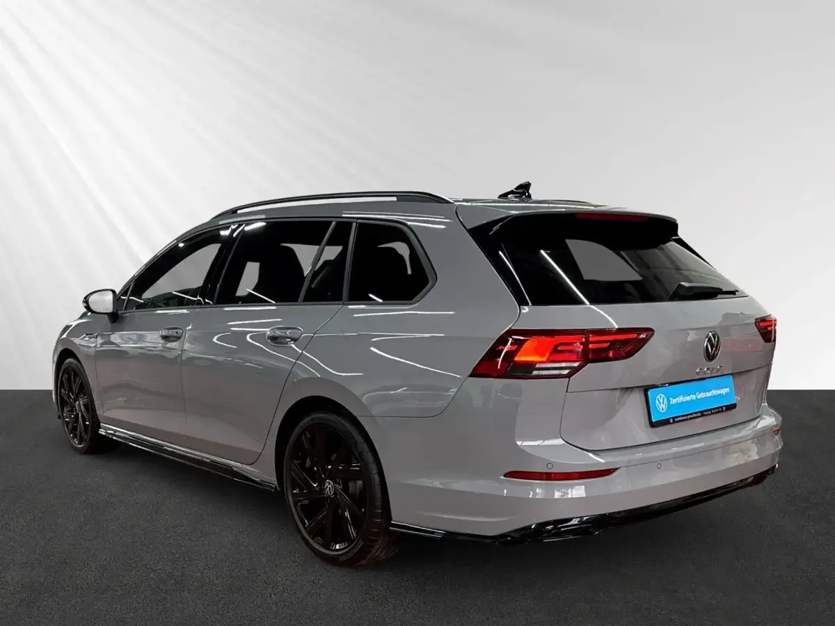 Gebraucht VW Golf VIII R-line 150 PS (110 kW) 2024 Mondsteingrau (grau) Kombi