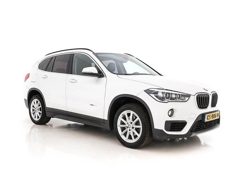 Weiß Gebraucht 2016 BMW X1 Executive SUV | 9.645 € - Bild 1/4
