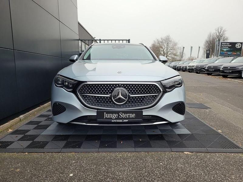 Gebraucht Mercedes E300 Advanced Plus 313 PS (230 kW) 2024 lack hightechsilber Kombi