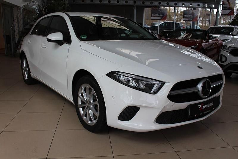Gebraucht Mercedes A250 160 PS (117 kW) 2022 Weiß Limousine