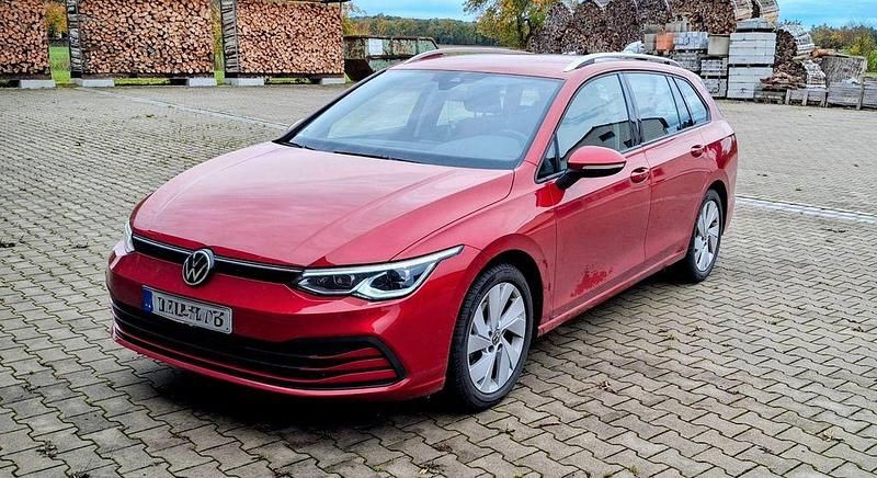 Rot Gebraucht 2021 VW Golf VIII Kombi | 17.800 € (Superpreis) - Bild 1/4