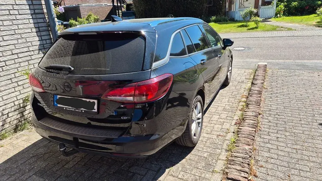 Gebraucht Opel Astra Edition 110 PS (80 kW) 2017 Schwarz Kombi