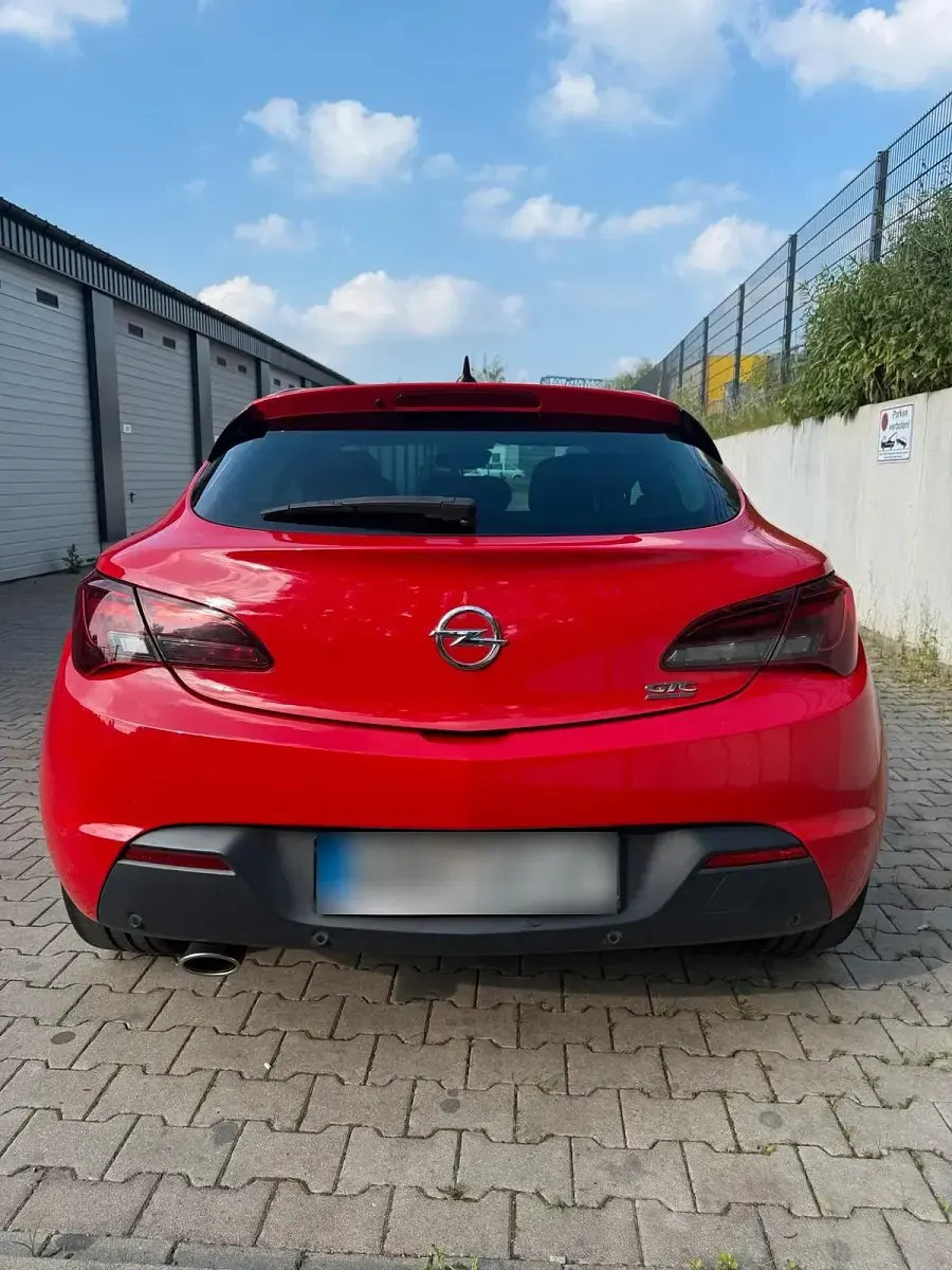 Gebraucht Opel Astra GTC 180 PS (132 kW) 2011 Rot Coupé