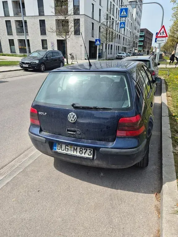 Używany VW Golf IV Edition 75 KM (55 kW) 2000 Niebieski Sedan/Limuzyna