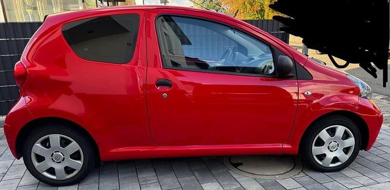 Rot Gebraucht 2008 Toyota Aygo Kleinwagen | 4.400 € (Etwas zu teuer) - Bild 1/4
