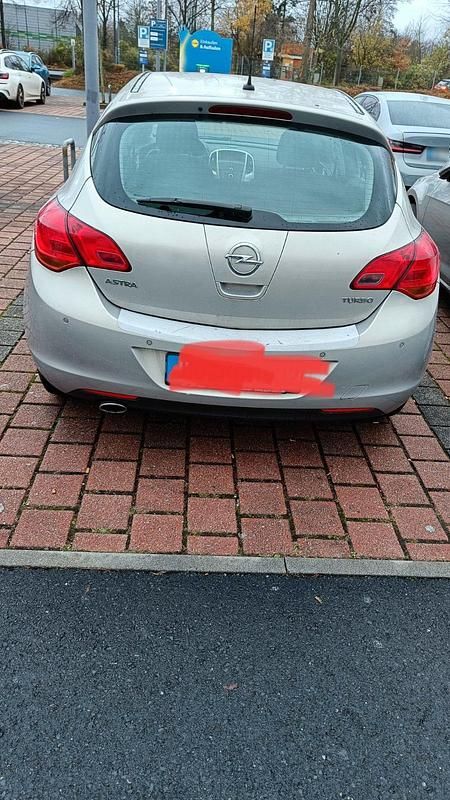 Gebraucht Opel Astra 140 PS (102 kW) 2010 Beige Limousine