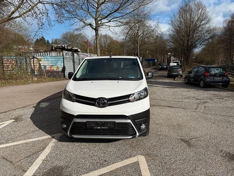 Gebraucht Toyota Proace 122 PS (89 kW) 2021 Weiß Van / Kleinbus