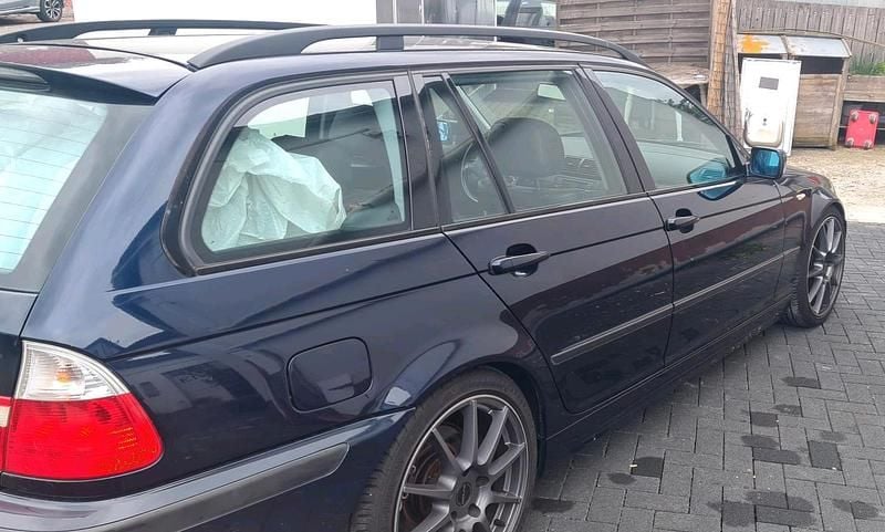 Blau Gebraucht 2003 BMW 320 Kombi | 3.400 € (Fairer Preis) - Bild 1/4