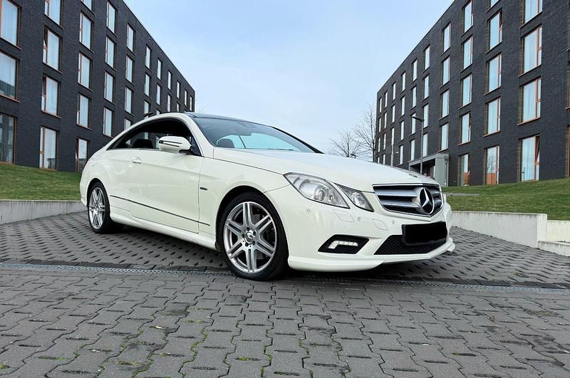 Weiß Gebraucht 2009 Mercedes E350 AMG Coupé | 10.000 € (Fairer Preis) - Bild 1/4
