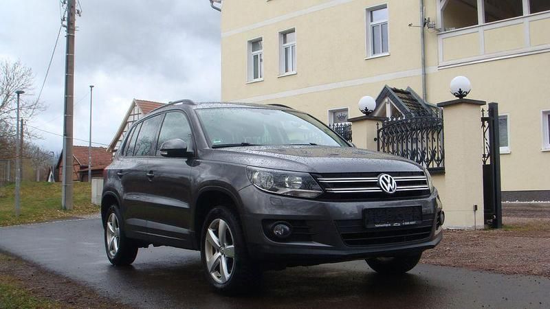 Gebraucht VW Tiguan Trendline 140 PS (102 kW) 2012 Grau SUV