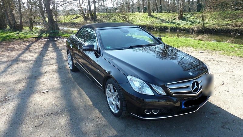 Second-hand Mercedes E200 184 CP (135 kW) 2010 Negru Cabrio