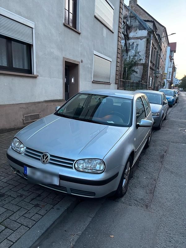 Silber Gebraucht 2002 VW Golf IV Kleinwagen | 700 € (Superpreis) - Bild 1/4