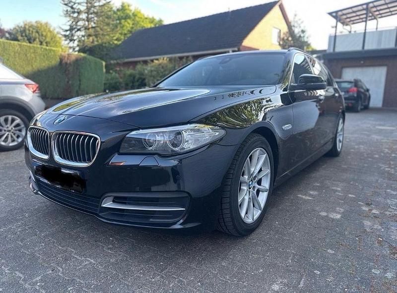 Schwarz Gebraucht 2016 BMW 520 Performance Kombi | 13.590 € (Fairer Preis) - Bild 1/4