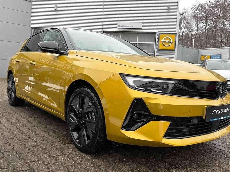 Neu Opel Astra 114 kW (156 PS) 2026 Lackierung amber yellow/typ au Limousine