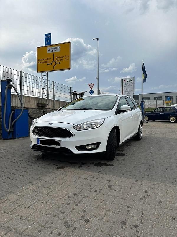 Weiß Gebraucht 2015 Ford Focus Kombi | 6.800 € (Fairer Preis) - Bild 1/4