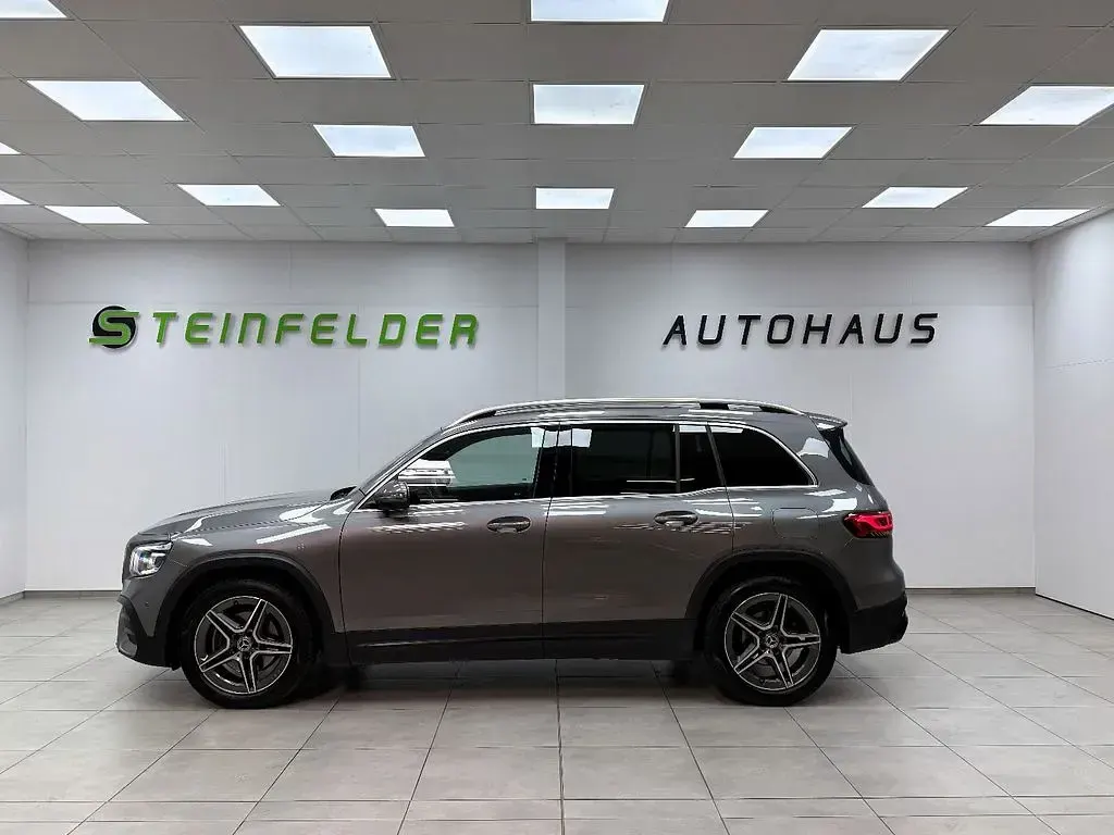 Gebraucht Mercedes GLB200 AMG line 163 PS (119 kW) 2021 Mountaingrau  met. SUV