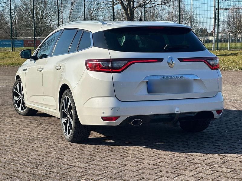 Gebraucht Renault Mégane GrandTour Bose Edition 163 PS (119 kW) 2018 Weiß Kombi