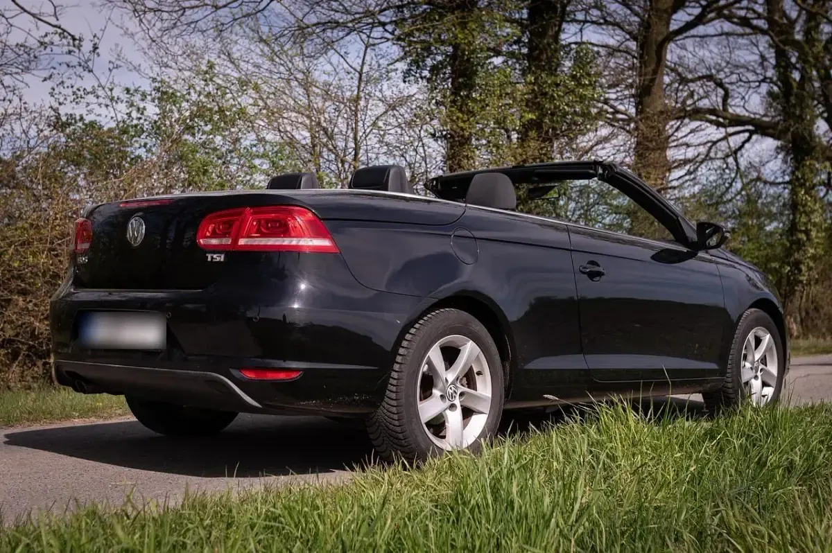 Używany VW Eos 160 KM (117 kW) 2011 Czarny Kabriolet