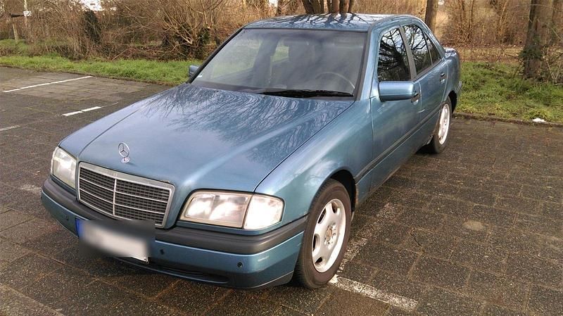 Blau Gebraucht 1997 Mercedes C180 Limousine | 1.700 € (Guter Preis) - Bild 1/4